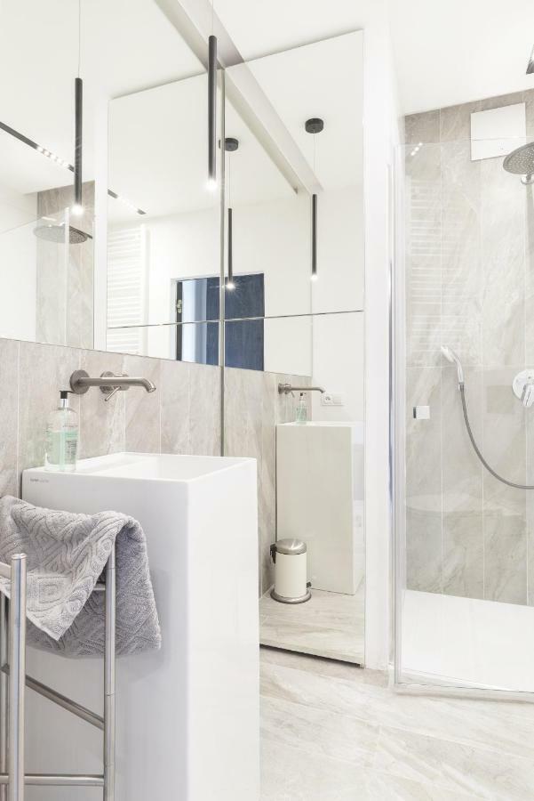 Perfectely Located Stay With Free Parking พอซนาน ภายนอก รูปภาพ