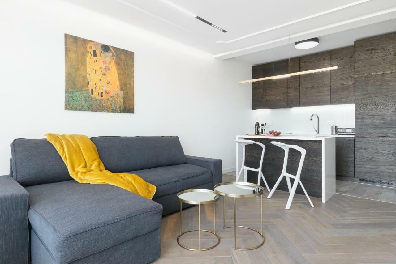 Perfectely Located Stay With Free Parking พอซนาน ภายนอก รูปภาพ